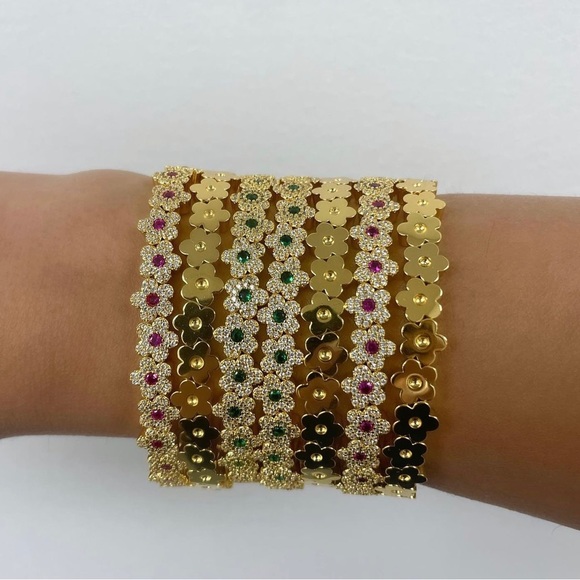 THE BLOOM JEWELRY CA Flower Bracelet 001 IN GOLD - Picture 2 of 3